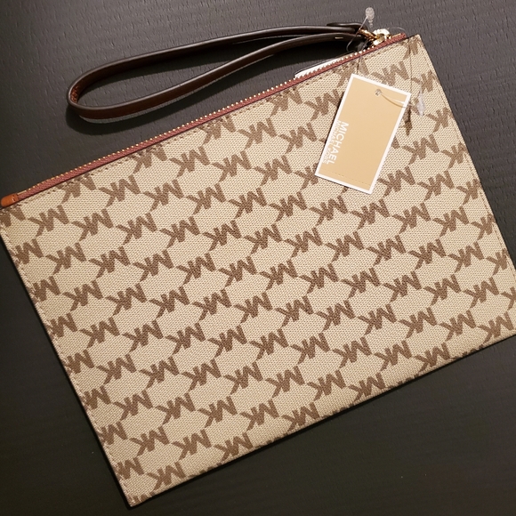 Michael Kors Jet Set Travel Clutch Wristlet - Picture 2 of 8